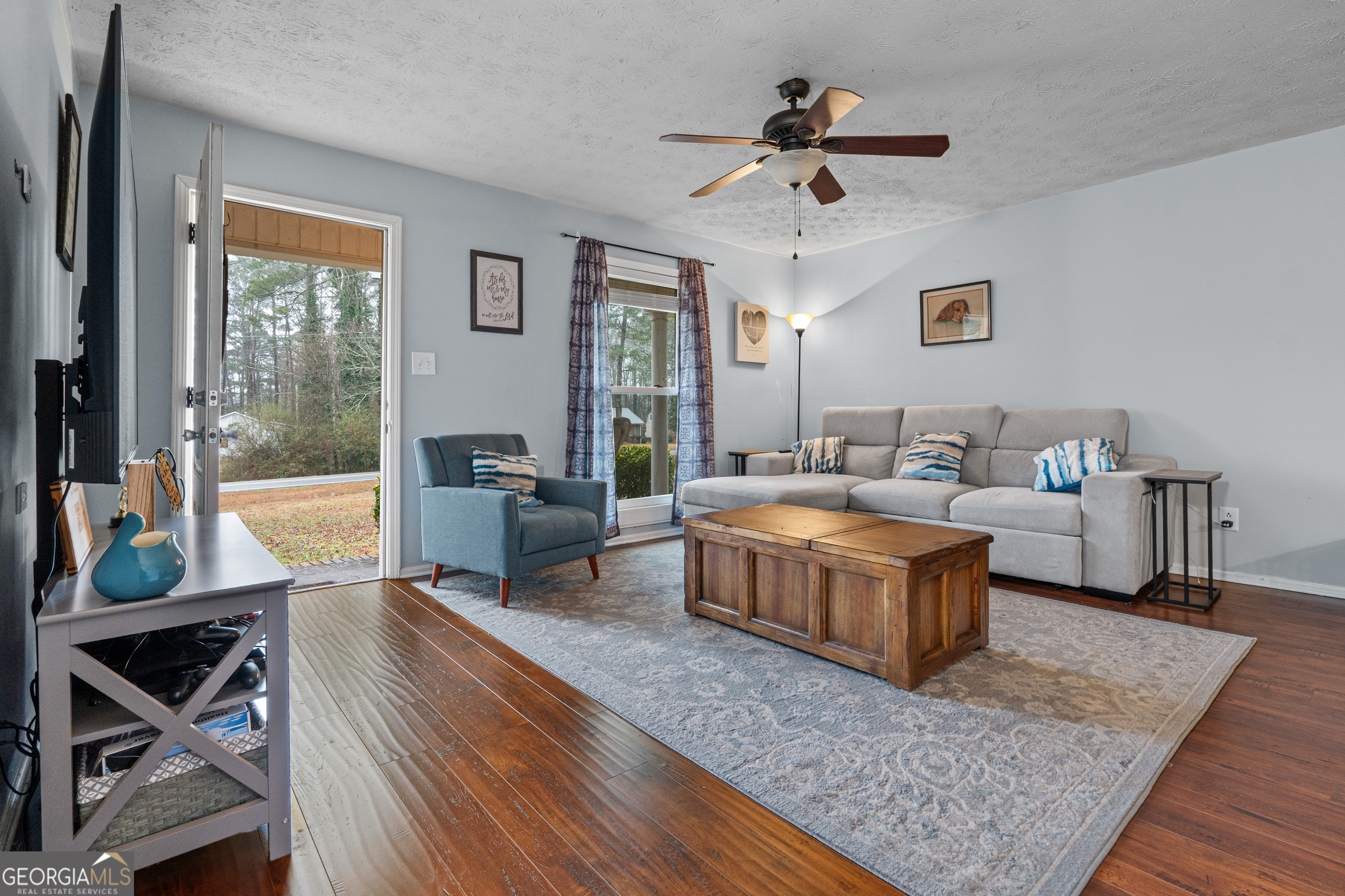 861 Bonner Road Carrollton, GA 30117 - Photo 7 of 38 a living room with couches and a dining table with wooden floor