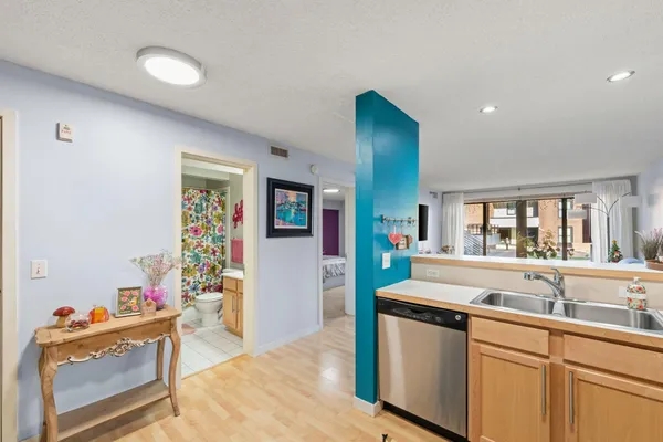 $1,595 | 48 Groveland Terrace, Unit B103, Minneapolis, MN 55403