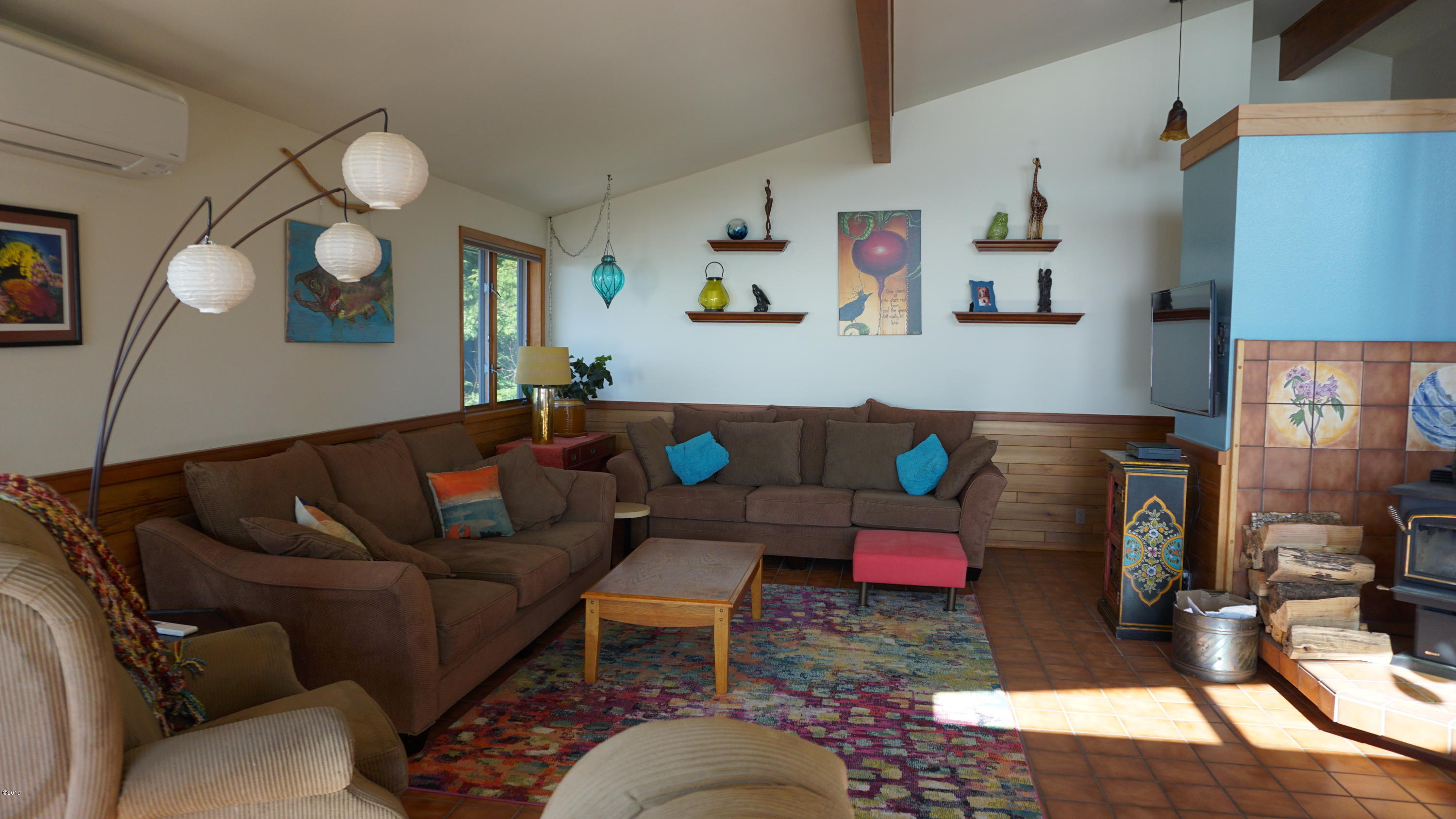 80 Reeves Circle Yachats, OR 97498 - Photo 4 of 30 Living Room