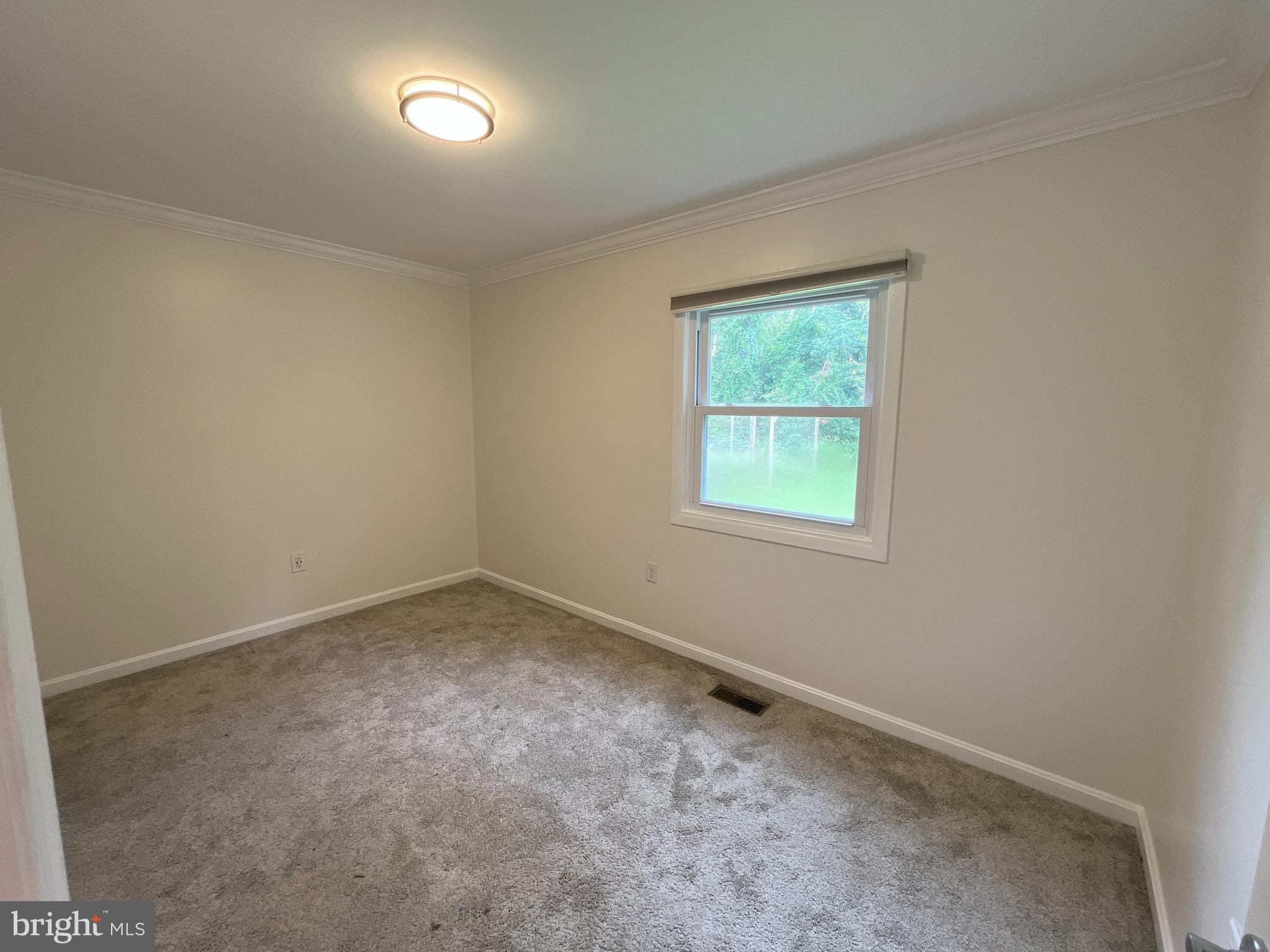982 Shore Acres Road Arnold, MD 21012 - Photo 18 of 26 an empty room with a window