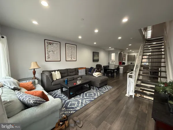 $3,775 | 819 North 5th Street, Philadelphia, PA 19123