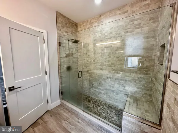 $3,775 | 819 North 5th Street, Philadelphia, PA 19123