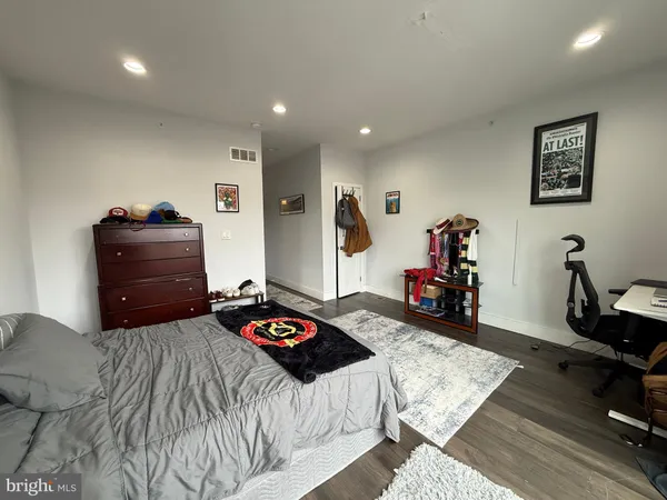 $3,775 | 819 North 5th Street, Philadelphia, PA 19123