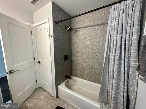 $3,775 | 819 North 5th Street, Philadelphia, PA 19123
