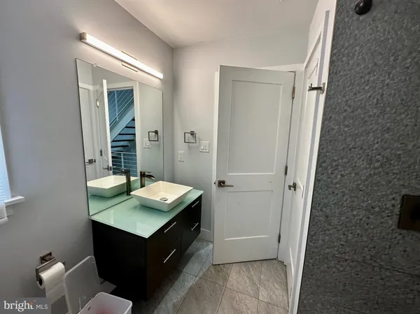 $3,775 | 819 North 5th Street, Philadelphia, PA 19123
