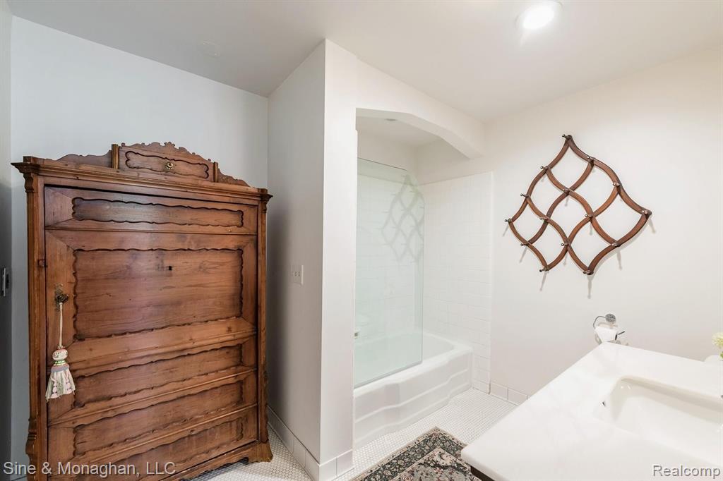 203 Moran Road Grosse Pointe Farms, MI 48236 - Photo 21 of 56