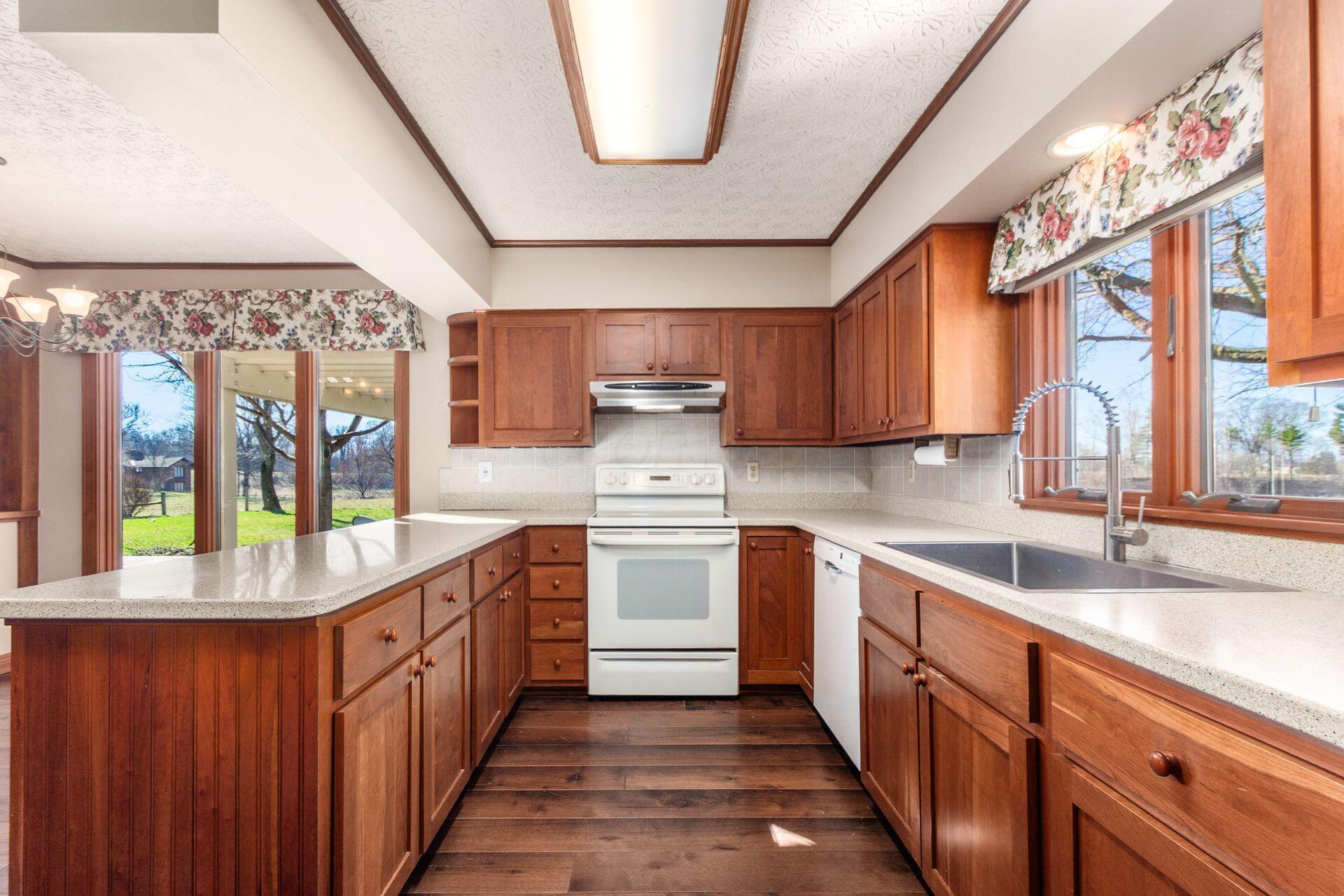 4784 Baker Road Delaware, OH 43015 - Photo 11 of 47 Kitchen