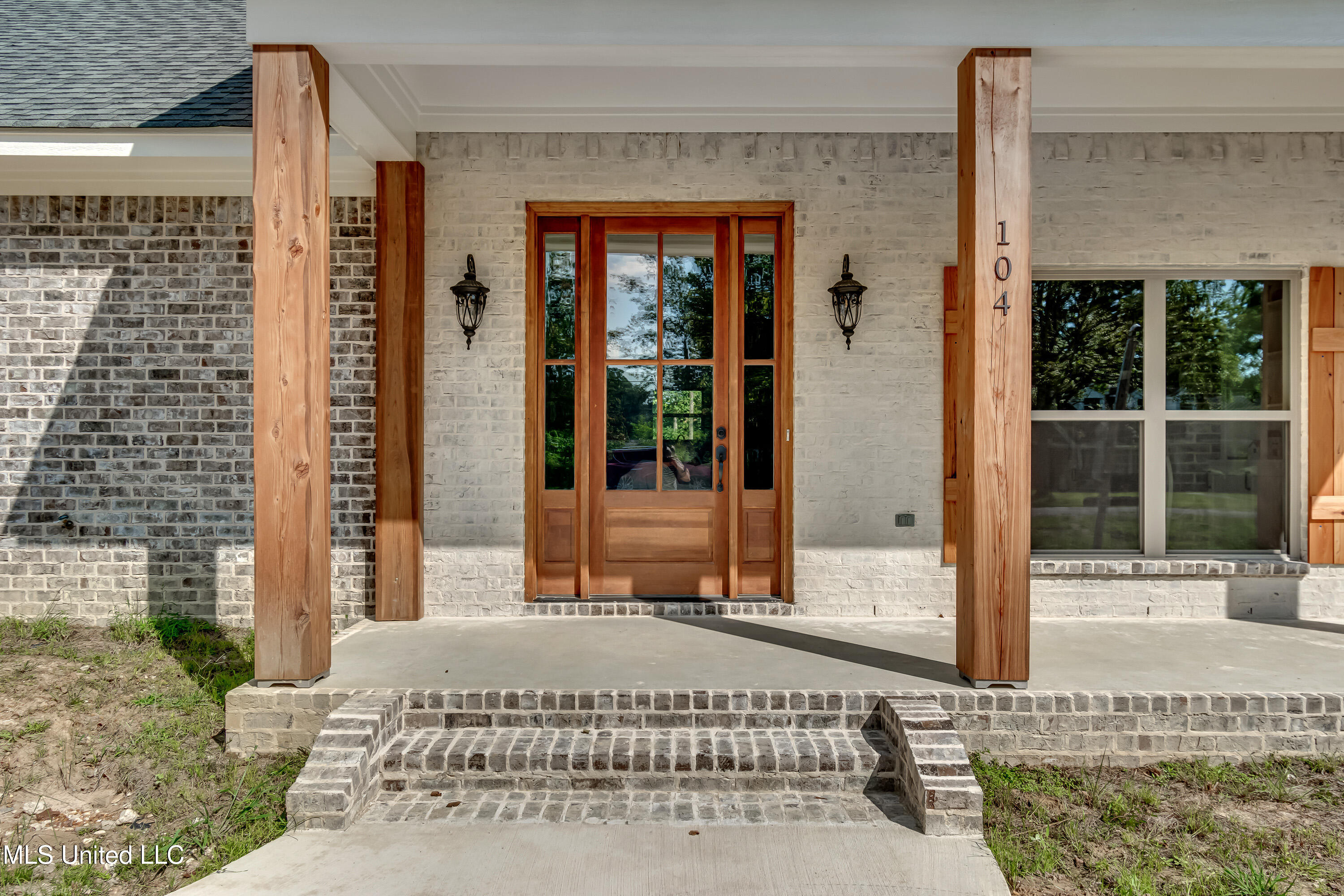 104 Shady Oaks Lane-1