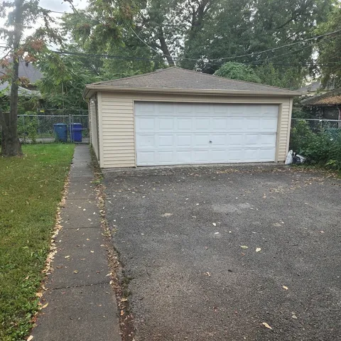 a front view of house with yard