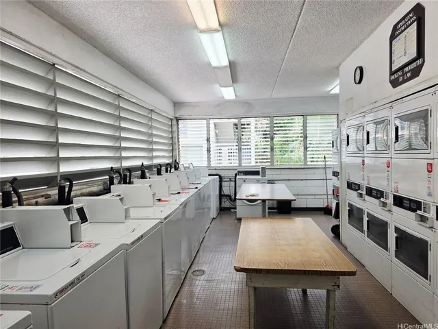 $2,250 | 2847 Waialae Avenue, Unit 310, Honolulu, HI 96826