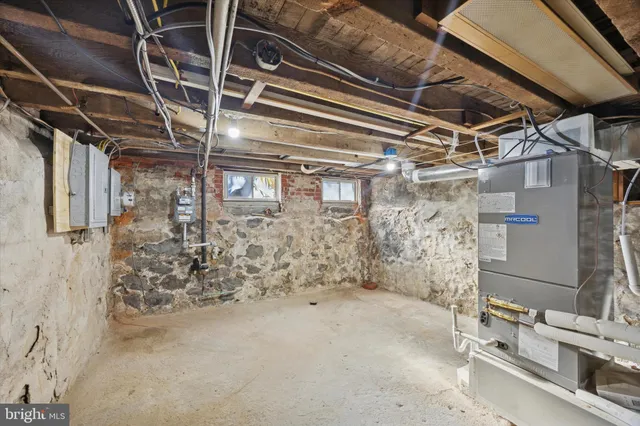 a view of a walk in closet