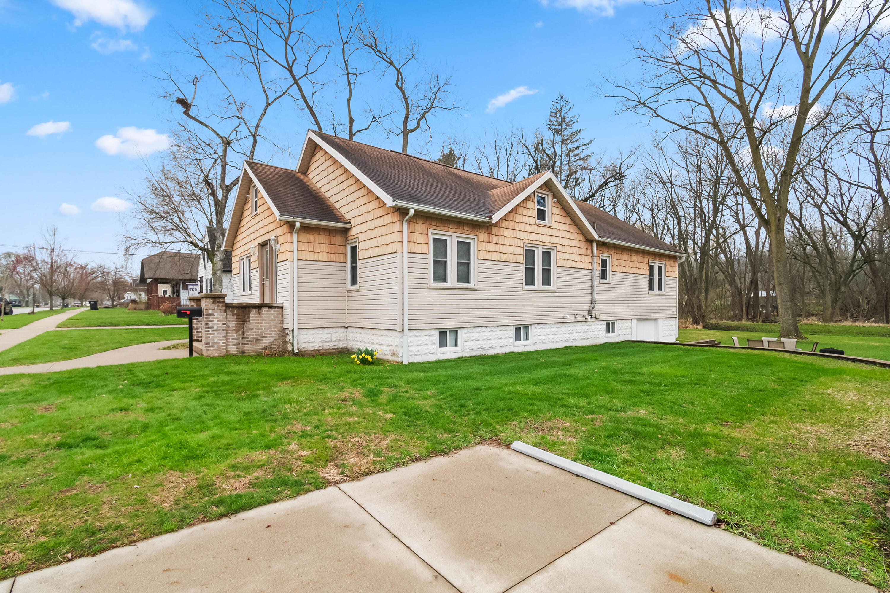 90 Rippon Avenue Hillsdale, MI 49242 - Photo 29 of 44 23