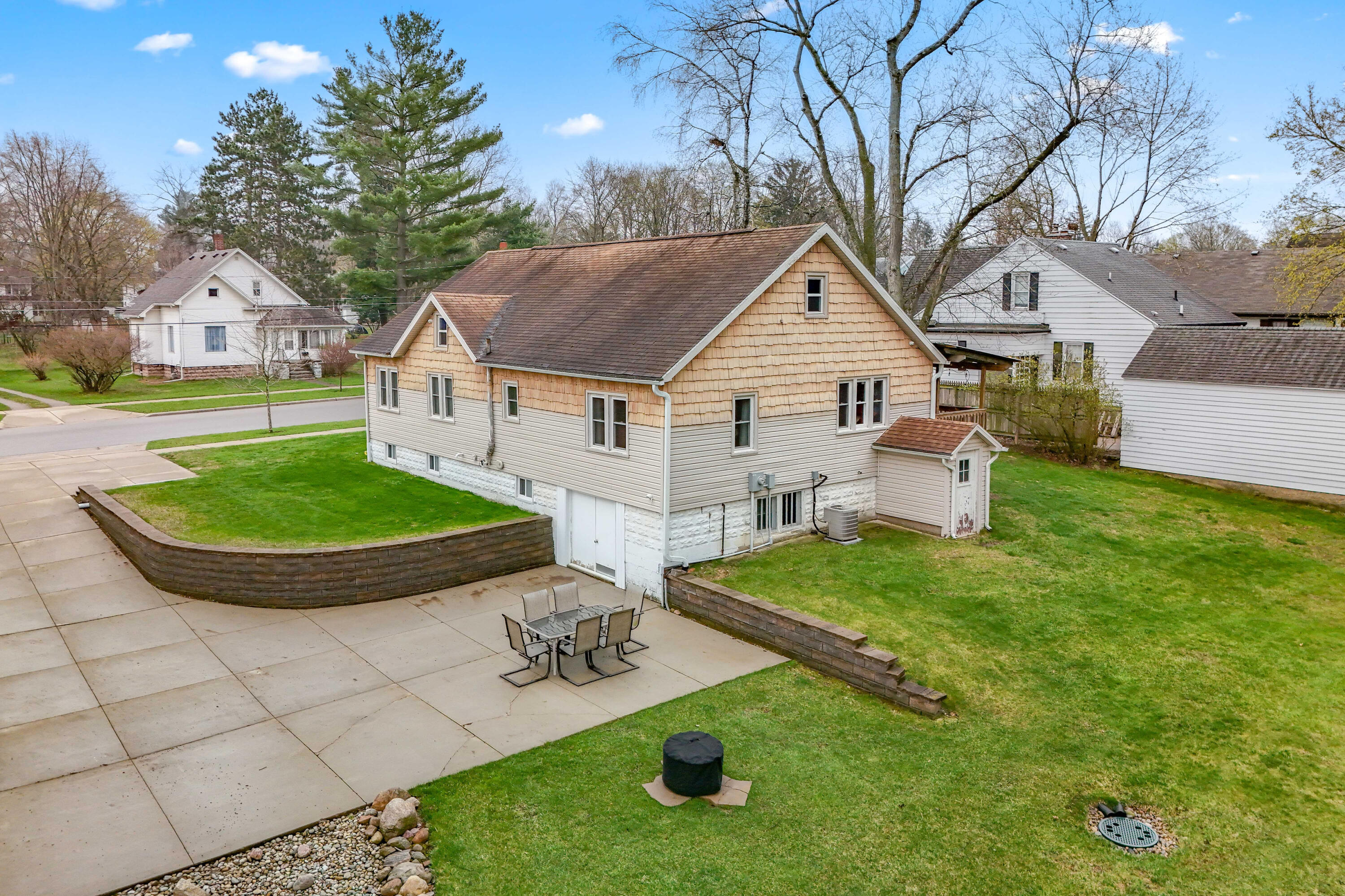 90 Rippon Avenue Hillsdale, MI 49242 - Photo 4 of 44 16