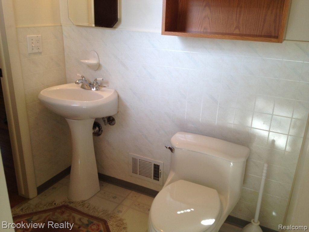 32139 Hayes Road Warren, MI 48088 - Photo 11 of 17 half bathroom
