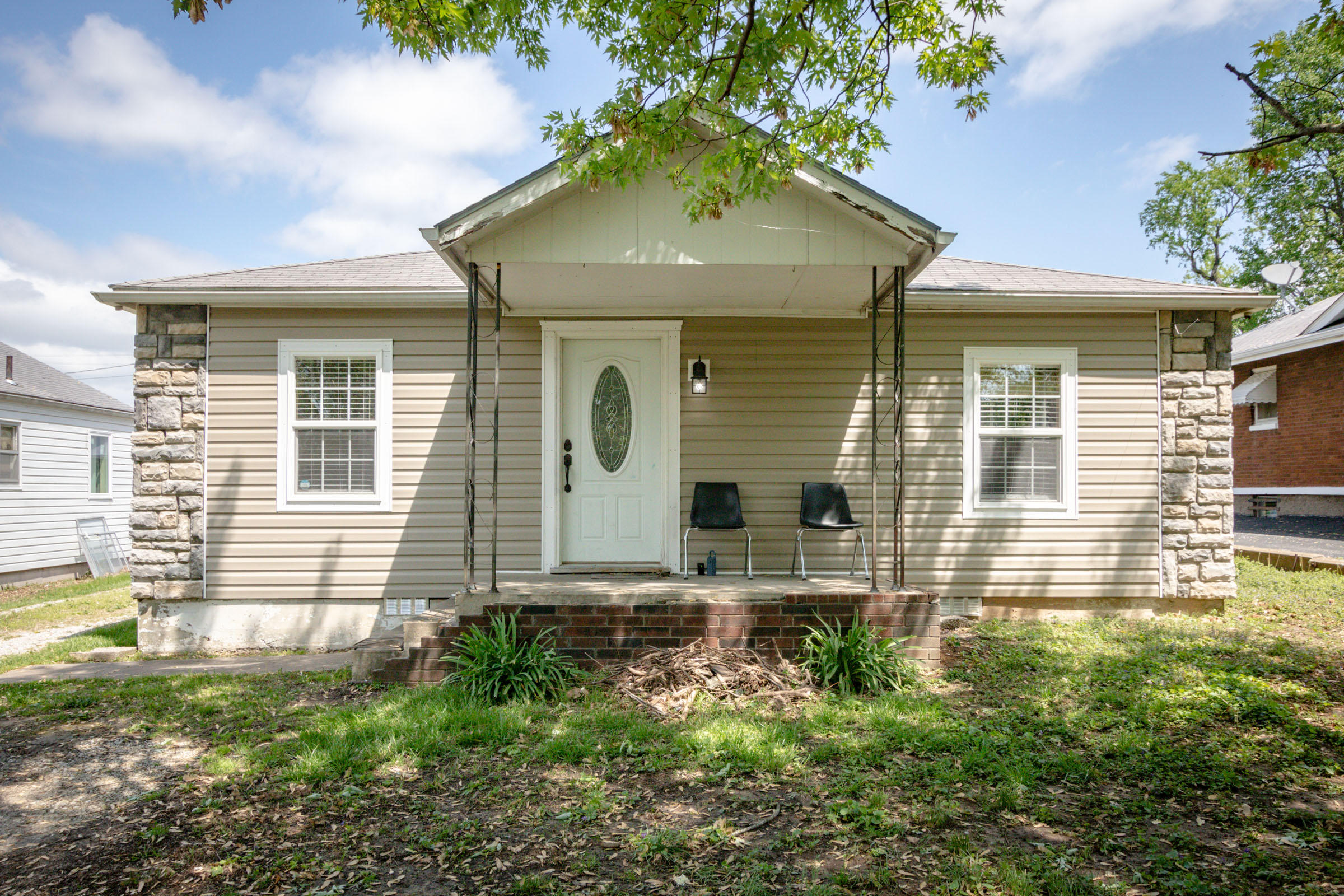 Holt 1835 E Elm St-13