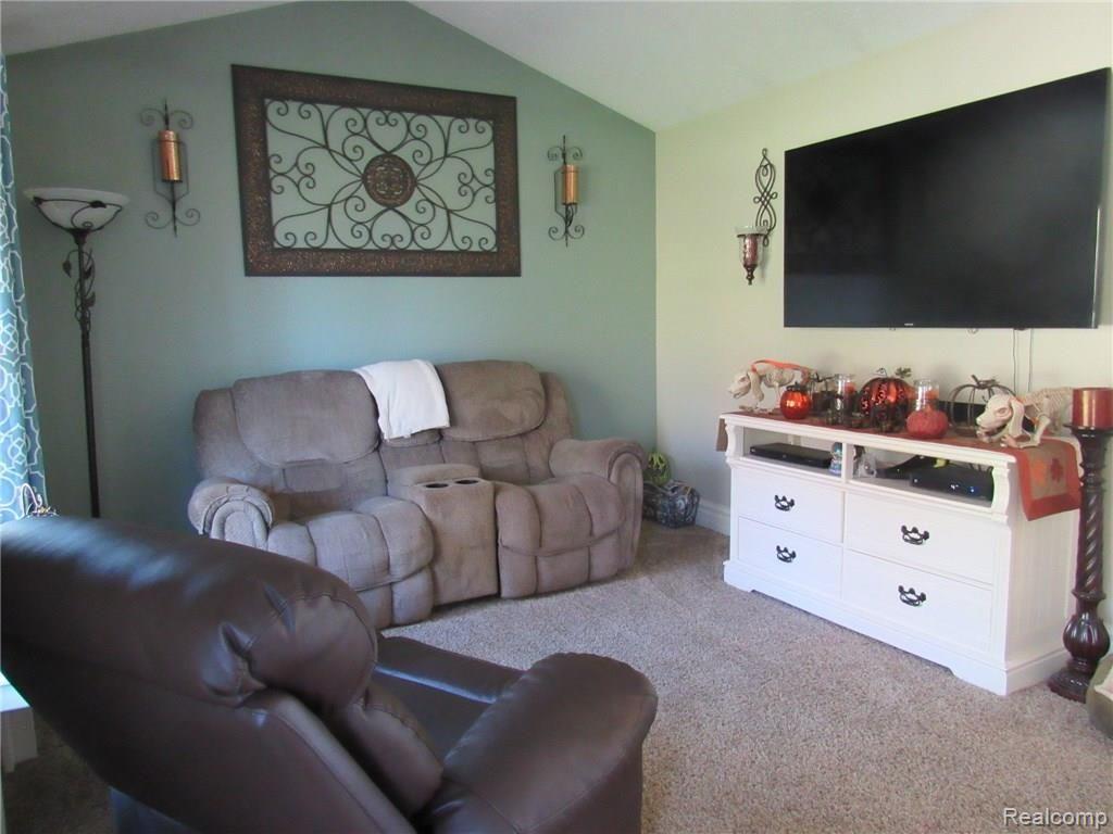 4929 Pingree Road Howell, MI 48843 - Photo 6 of 24