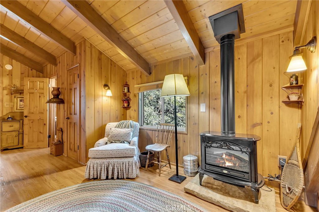 25300 Pine Crest Avenue Idyllwild, CA 92549 - Photo 43 of 75 Loft sitting area.