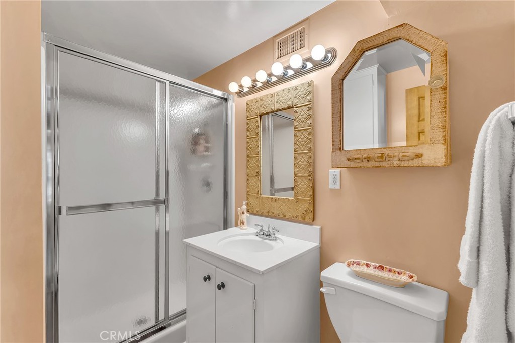 25300 Pine Crest Avenue Idyllwild, CA 92549 - Photo 54 of 75 Primary ensuite.