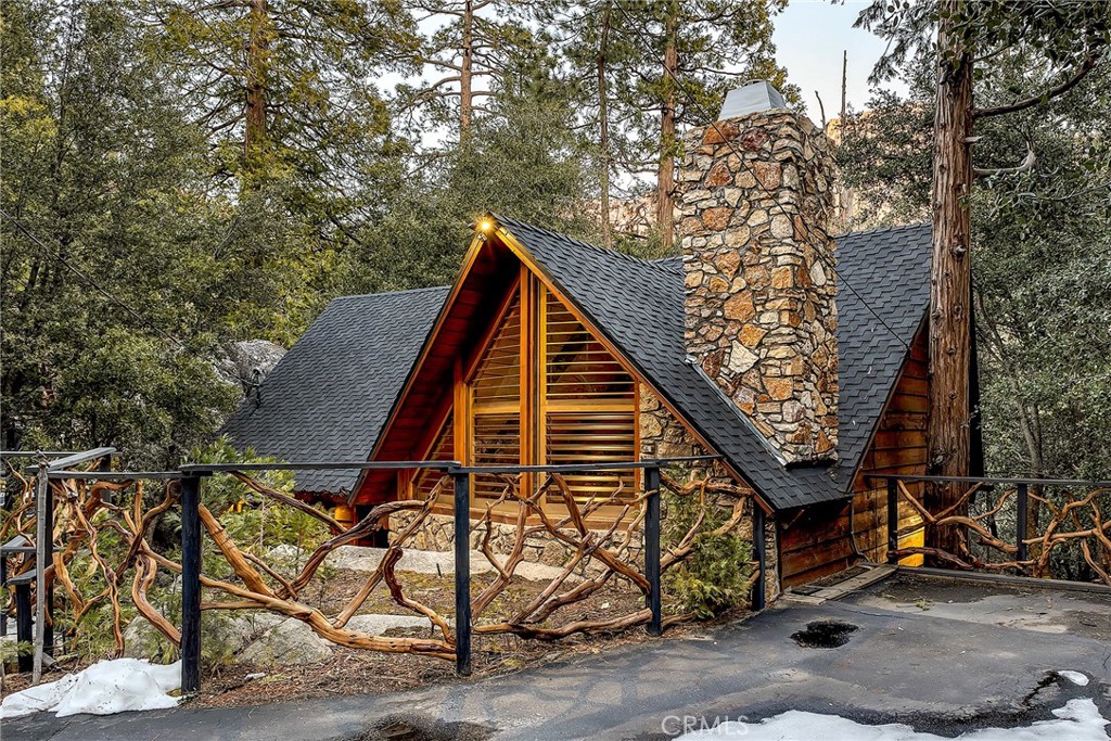 25300 Pine Crest Avenue Idyllwild, CA 92549 - Photo 65 of 75 Front of home with manzanita fencing.