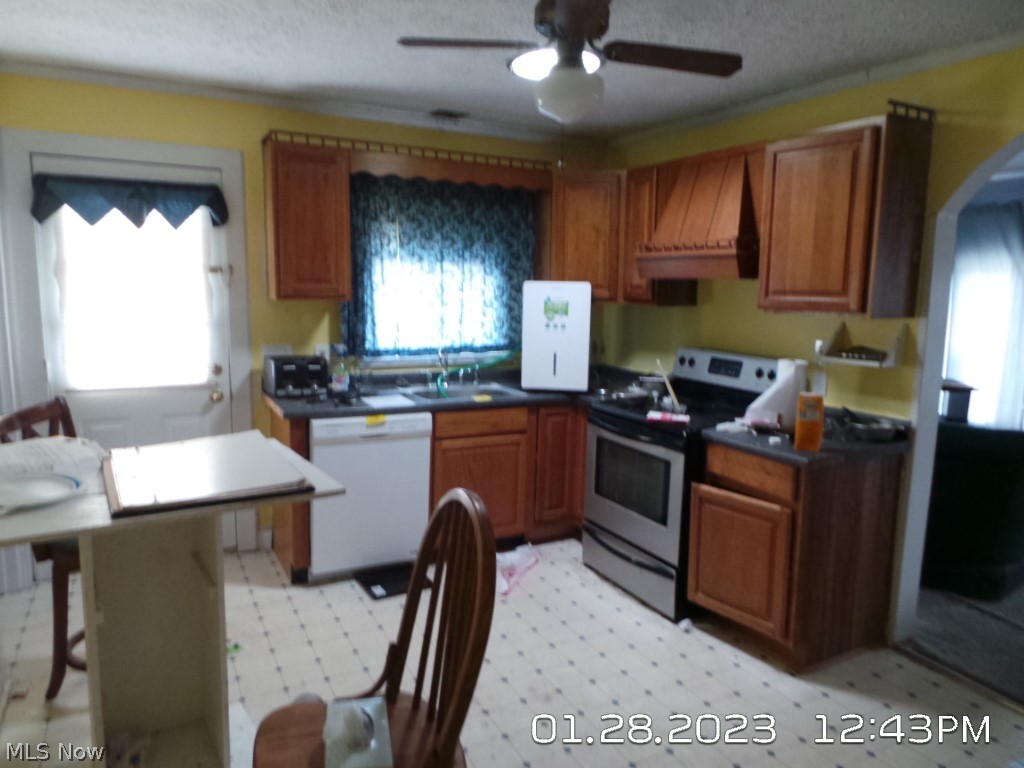 188 Aldrich Road Vermilion, OH 44089 - Photo 5 of 6 kitchen