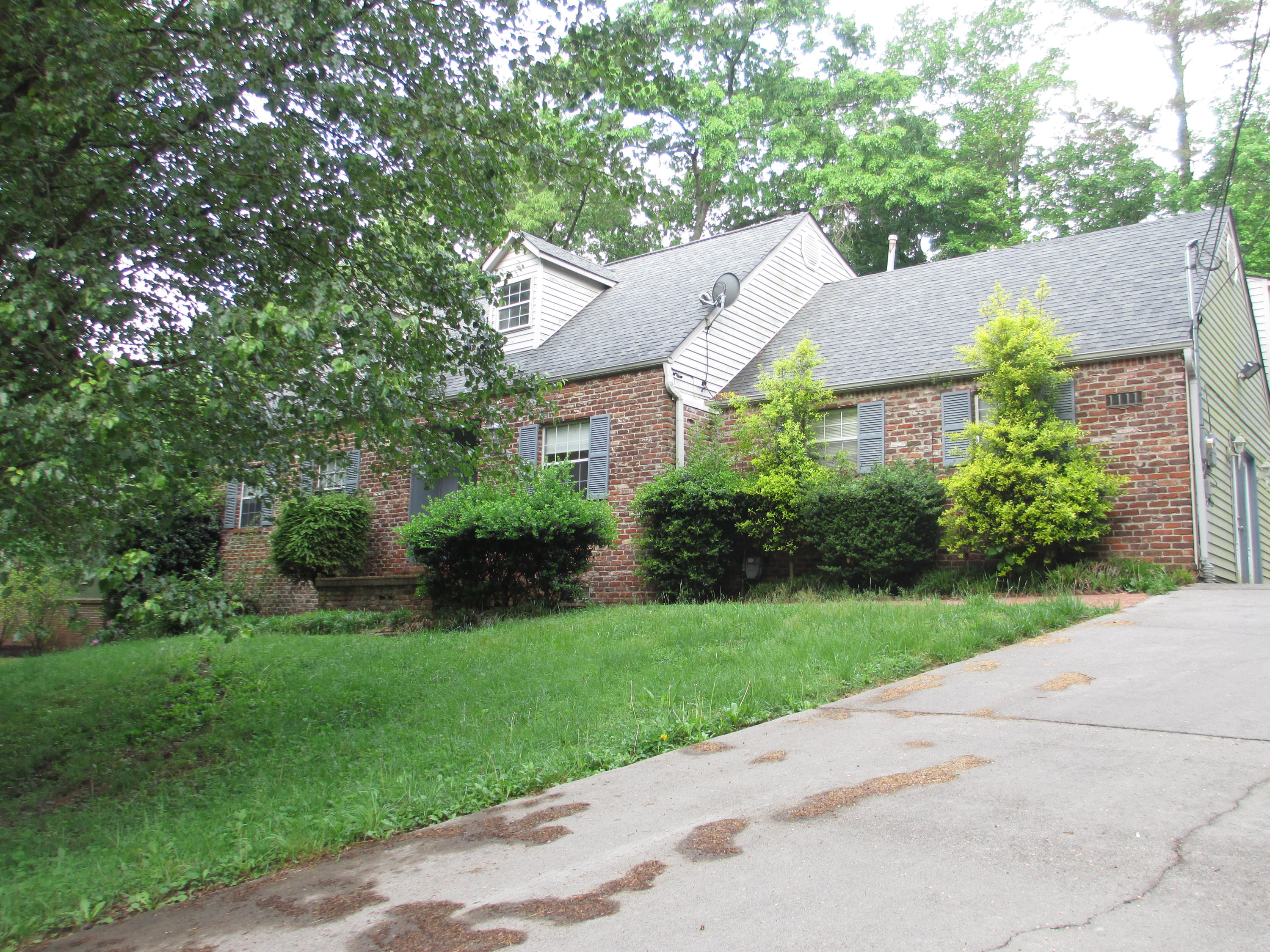 1111 Rain Tree Road Knoxville, TN 37923 - Photo 9 of 14 2016-04-28 21.45.32