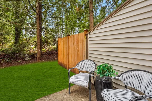 a view of a chair in backyard of the house