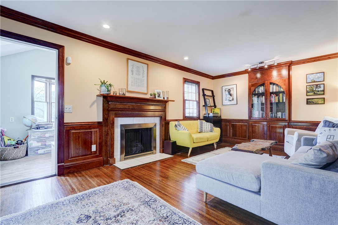 215 Roosevelt Road Rochester, NY 14618 - Photo 3 of 31