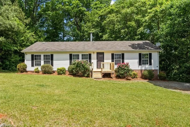 $254,000 | 1004 Candlewood Circle, Siler City, NC 27344
