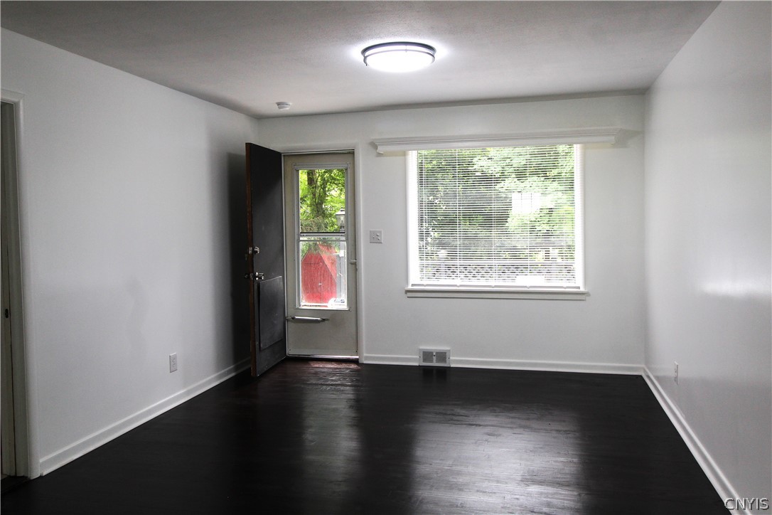 24 Forest Road New Hartford, NY 13501 - Photo 4 of 50