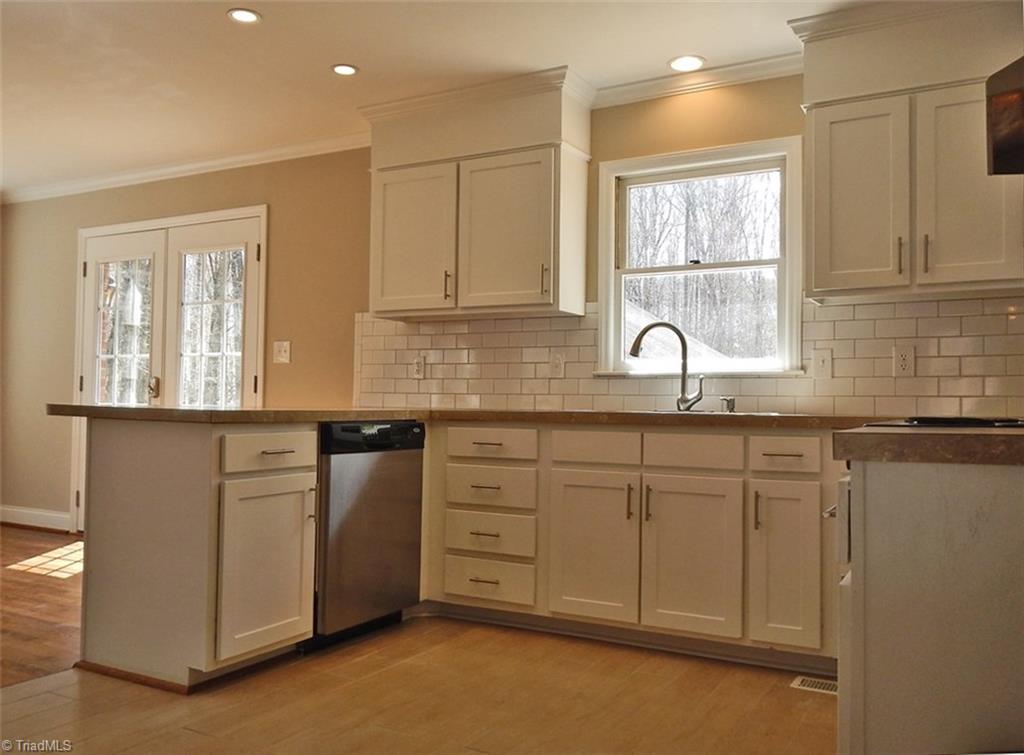 8007 Eastridge Road Oak Ridge, NC 27310 - Photo 9 of 29