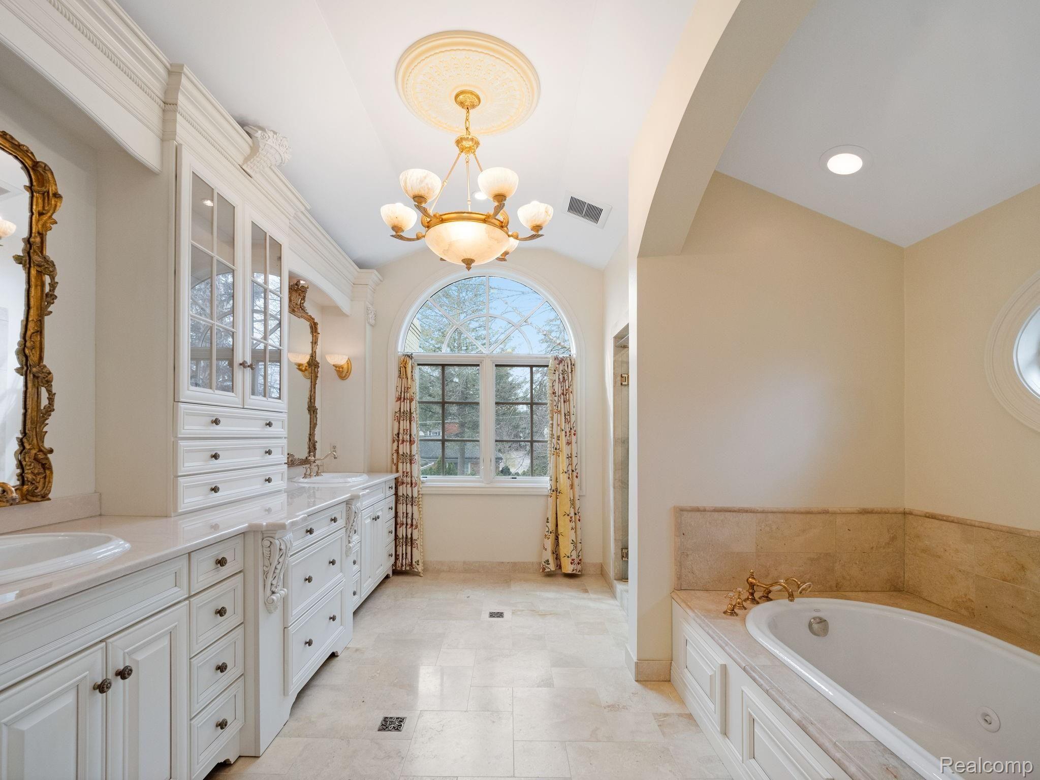 1253 Covington Road Bloomfield Hills, MI 48301 - Photo 25 of 35 web_P4877359.jpg