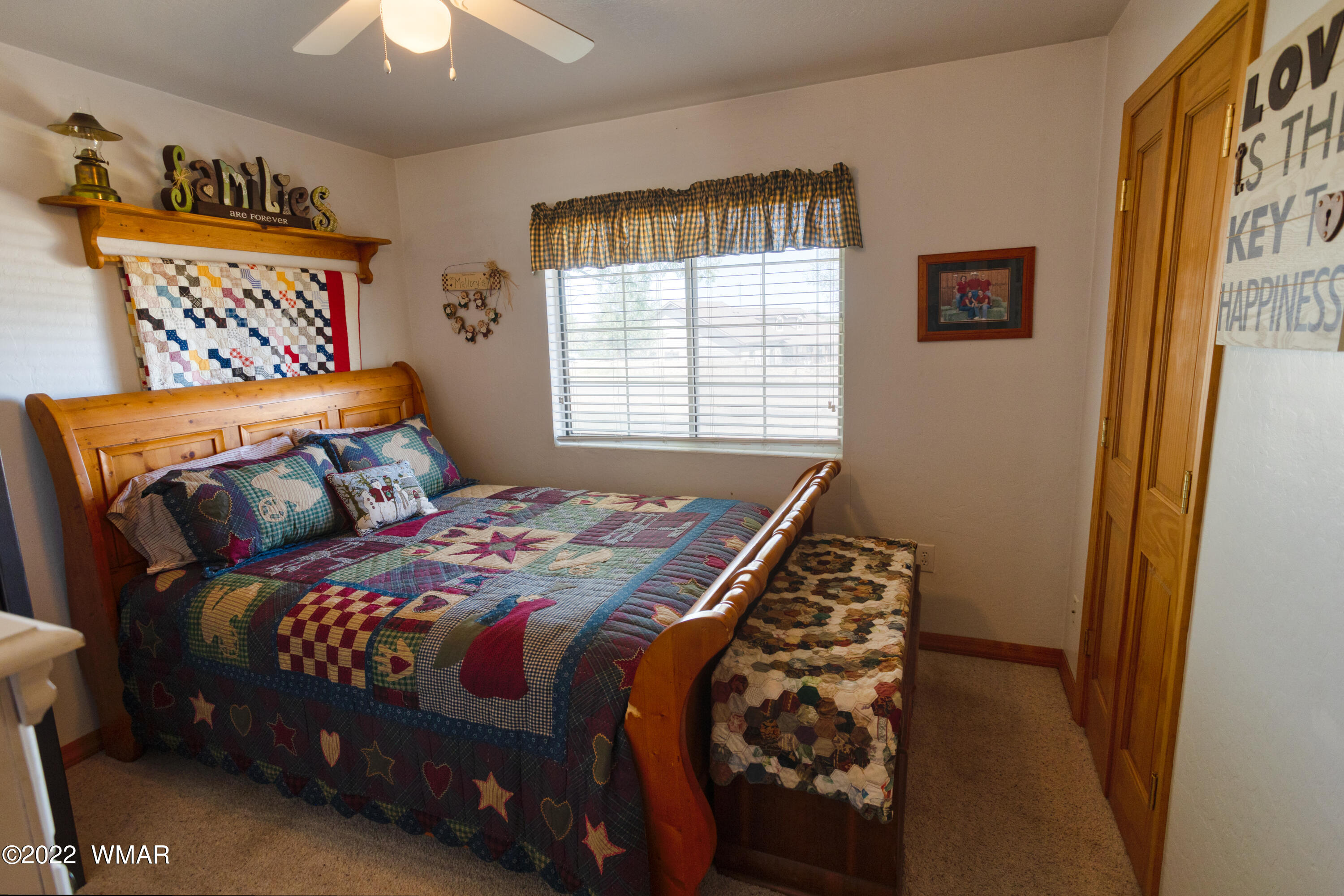 501 West 7th S Street Snowflake, AZ 85937 - Photo 12 of 33 a bedroom with a bed and a window