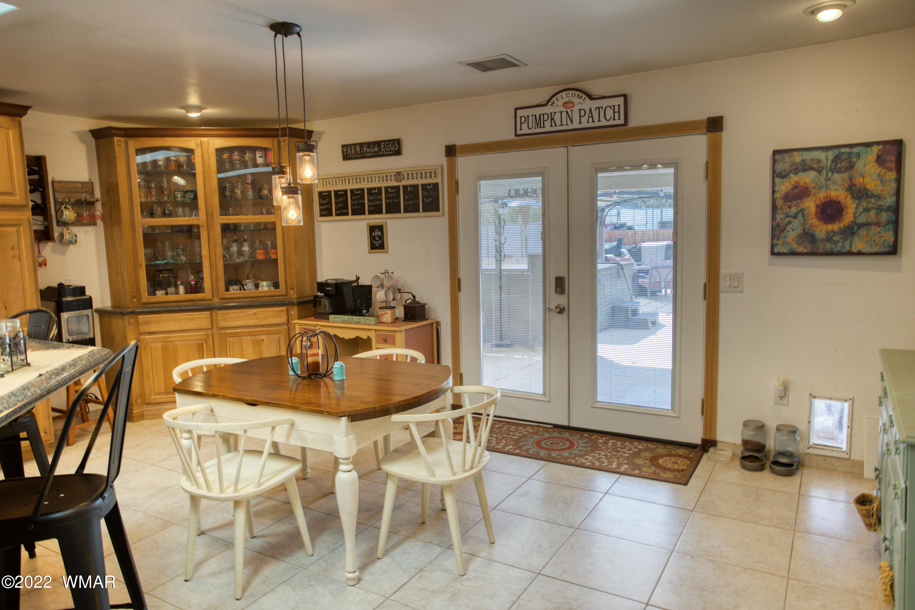 501 West 7th S Street Snowflake, AZ 85937 - Photo 8 of 33 a dining room with furniture and window