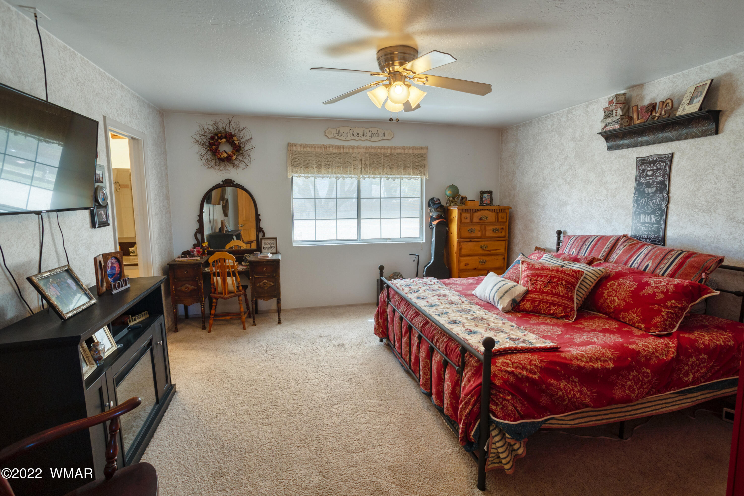 501 West 7th S Street Snowflake, AZ 85937 - Photo 9 of 33 a bedroom with furniture and a window