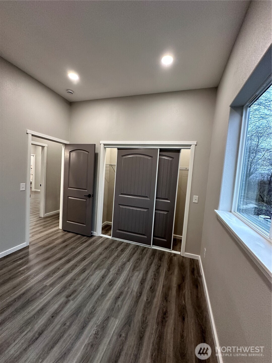 430 East Curtis Street Aberdeen, WA 98520 - Photo 16 of 30 a view of entryway with wooden floor