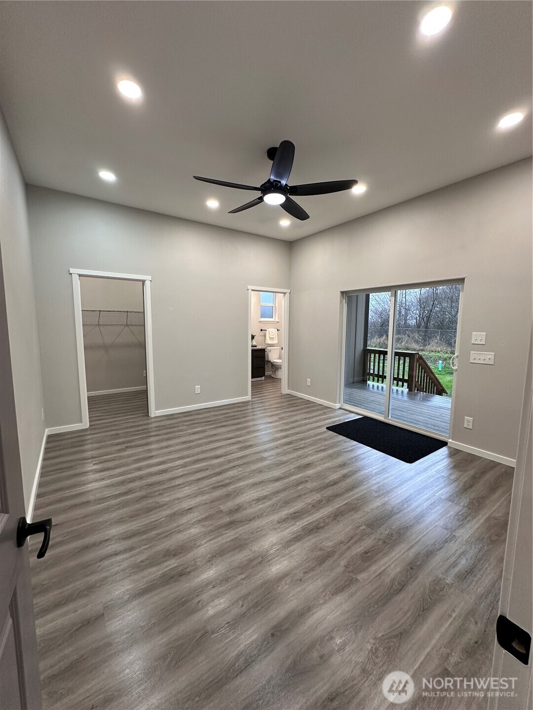 430 East Curtis Street Aberdeen, WA 98520 - Photo 19 of 30 a view of an empty room with wooden floor and a ceiling fan
