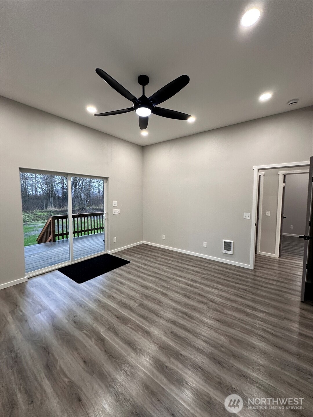 430 East Curtis Street Aberdeen, WA 98520 - Photo 20 of 30 a view of an empty room