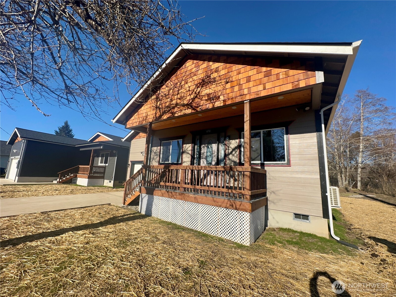 430 East Curtis Street Aberdeen, WA 98520 - Photo 2 of 30 a view of a porch