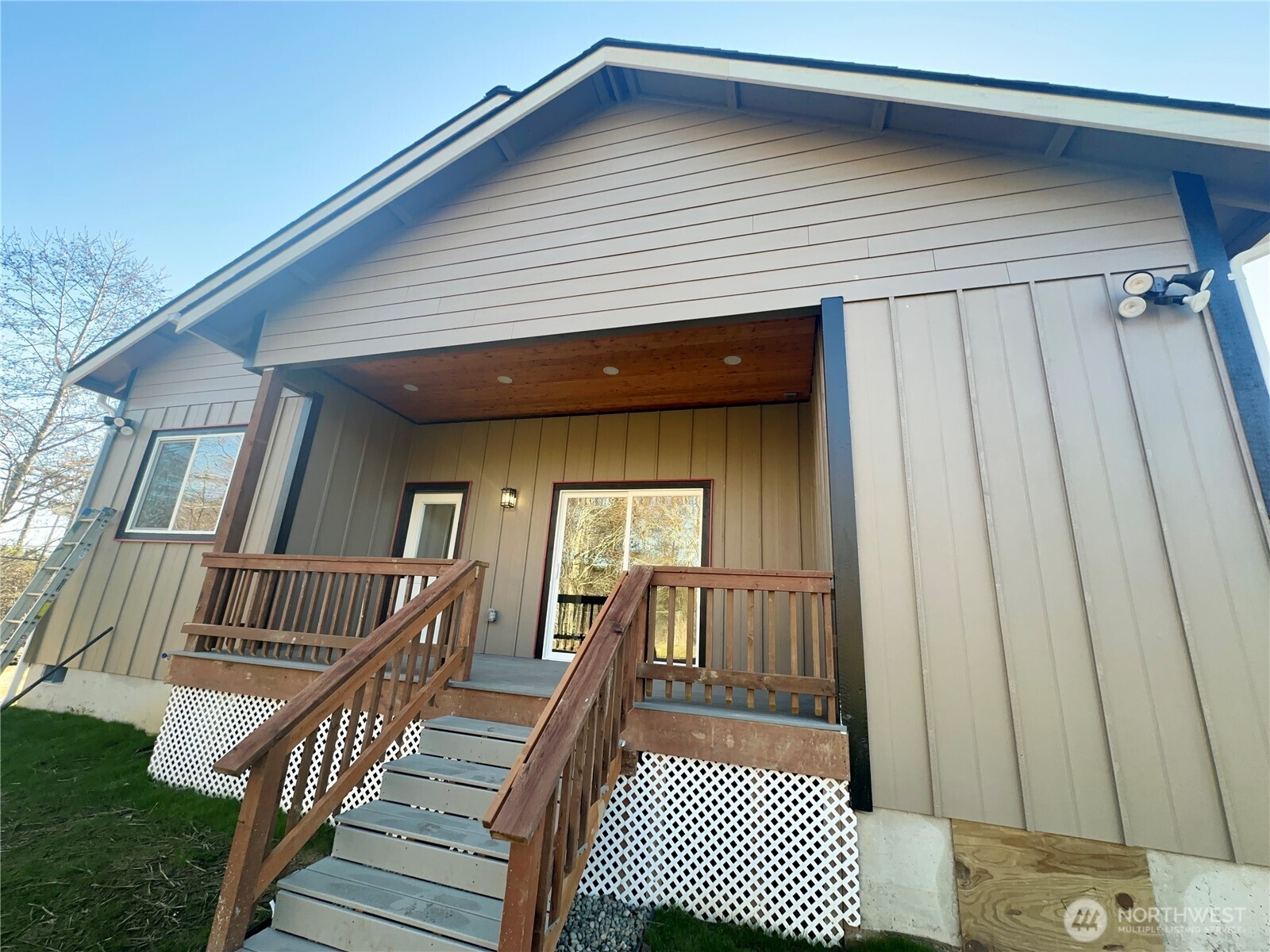 430 East Curtis Street Aberdeen, WA 98520 - Photo 29 of 30 a view of wooden deck