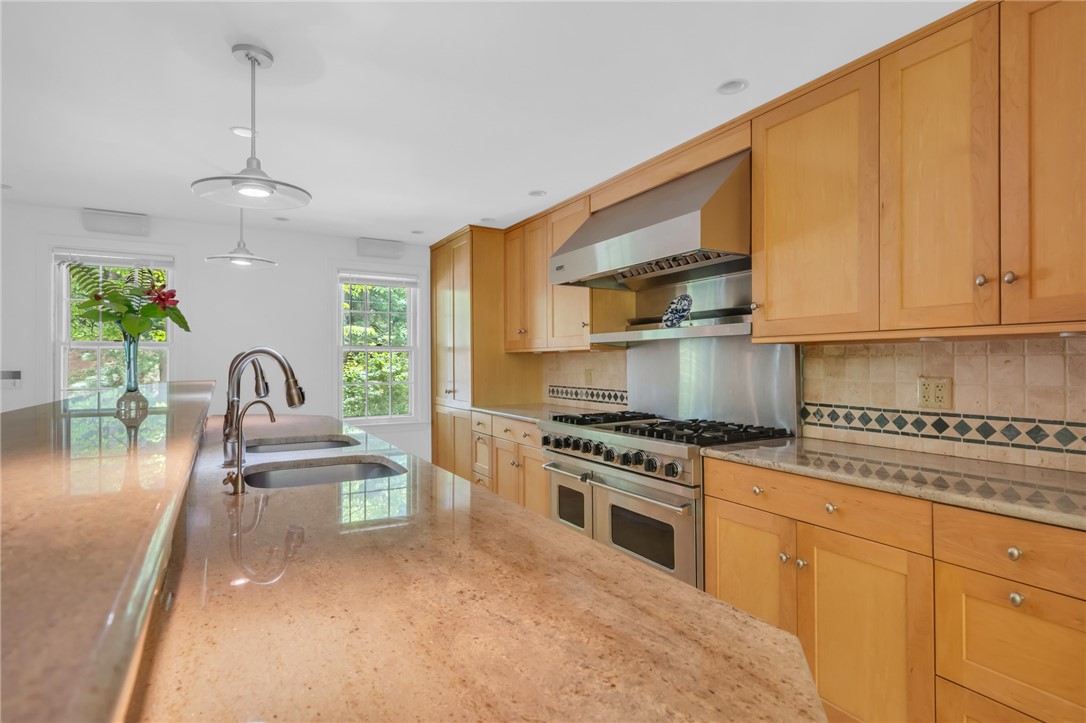 12 Howard Road Cumberland, RI 02864 - Photo 3 of 50