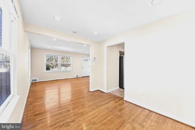 $2,399 | 4605 Akron Street, Temple Hills, MD 20748