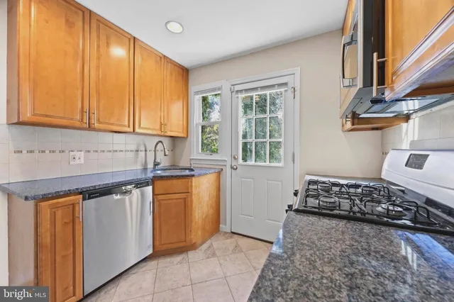 $2,499 | 4605 Akron Street, Temple Hills, MD 20748