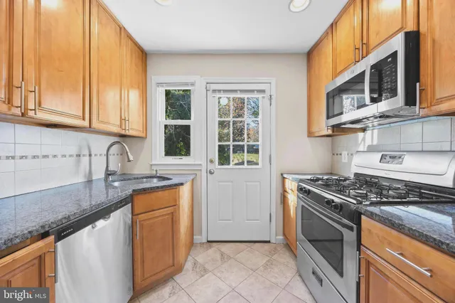 $2,399 | 4605 Akron Street, Temple Hills, MD 20748