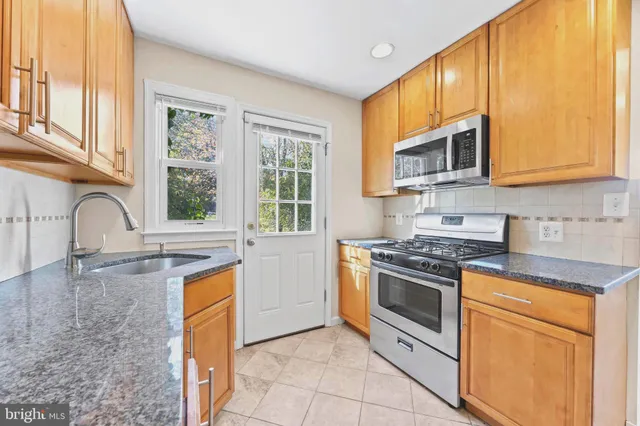 $2,499 | 4605 Akron Street, Temple Hills, MD 20748