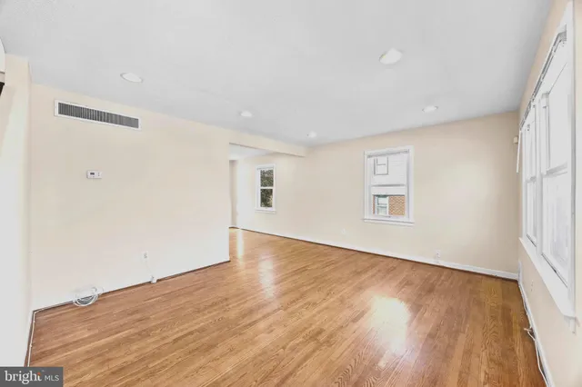 $2,399 | 4605 Akron Street, Temple Hills, MD 20748