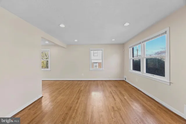 $2,499 | 4605 Akron Street, Temple Hills, MD 20748