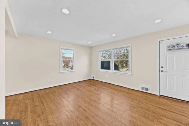 $2,499 | 4605 Akron Street, Temple Hills, MD 20748