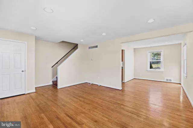 $2,399 | 4605 Akron Street, Temple Hills, MD 20748