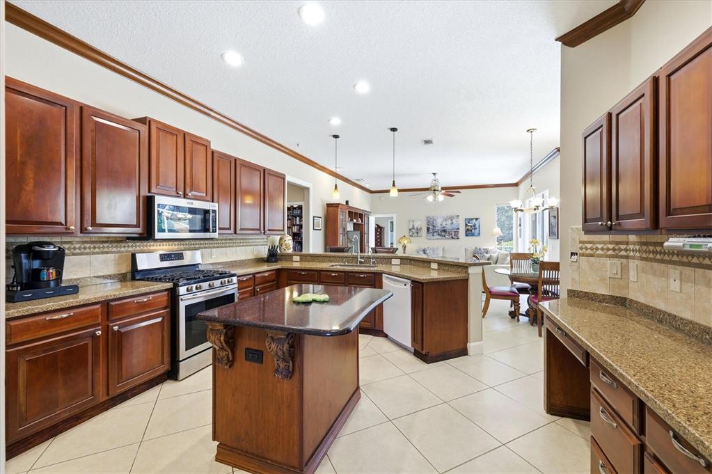7210 Switchgrass Trail Lakewood Ranch, FL 34202 - Photo 9 of 40