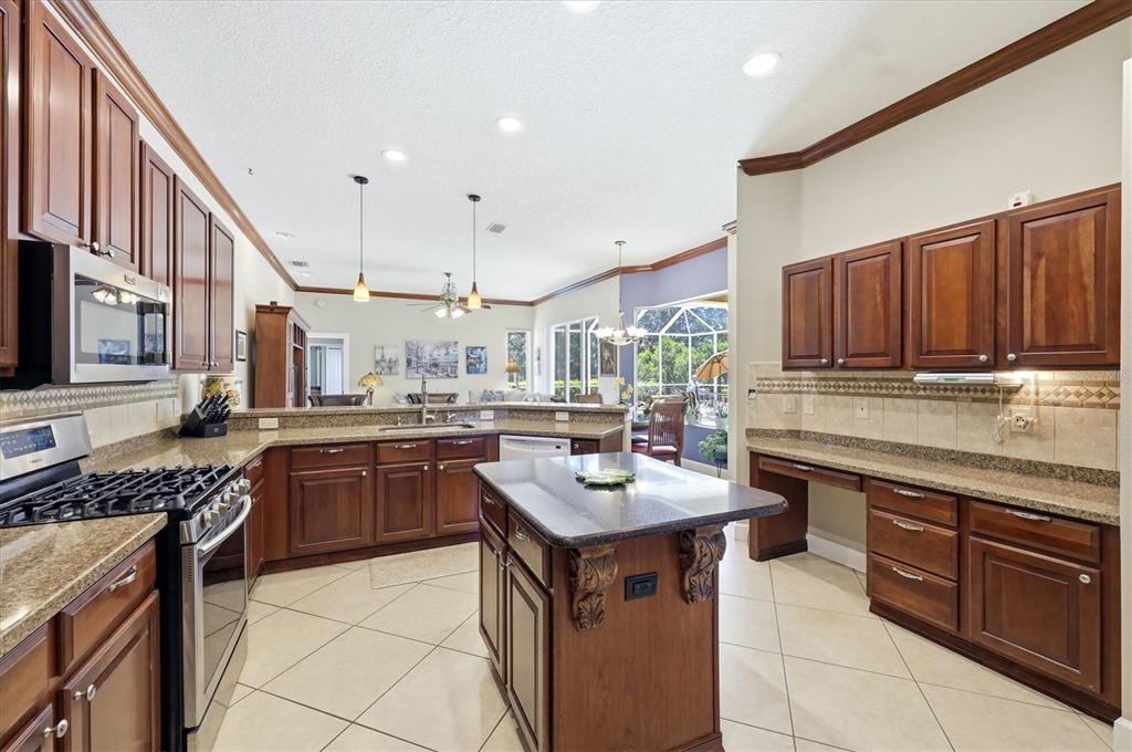 7210 Switchgrass Trail Lakewood Ranch, FL 34202 - Photo 10 of 40